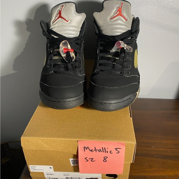 Jordan 5 Metallic 2016 ( Size 8) - Picture 4 of 7